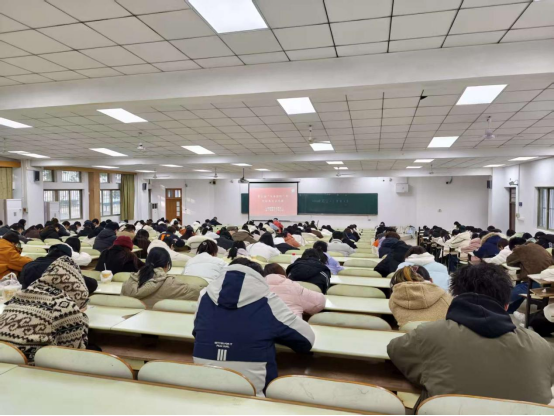 h漫
举办第五届“未来律师”杯《民法典》知识竞赛